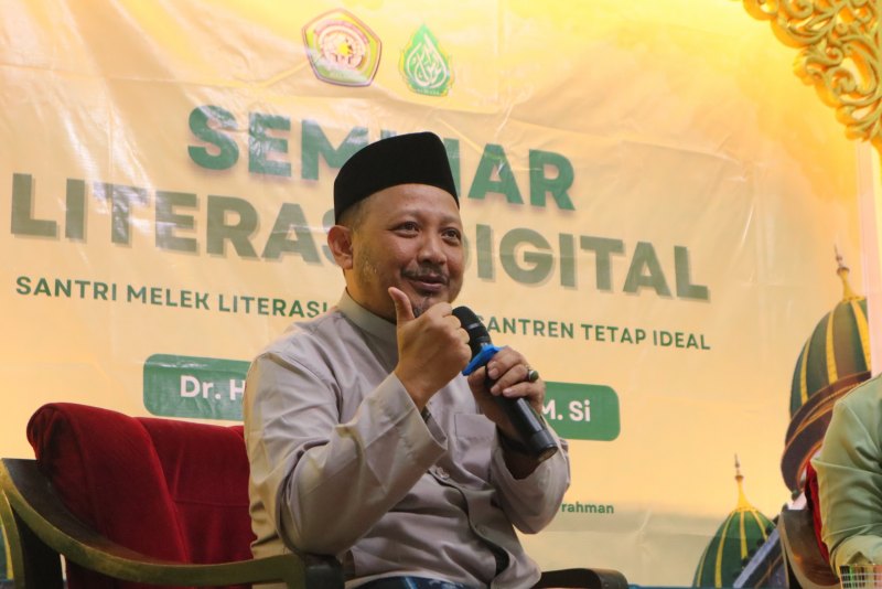 Seminar Literasi Digital Pondok Gading: Santri Didorong Bijak Bermedia Sosial