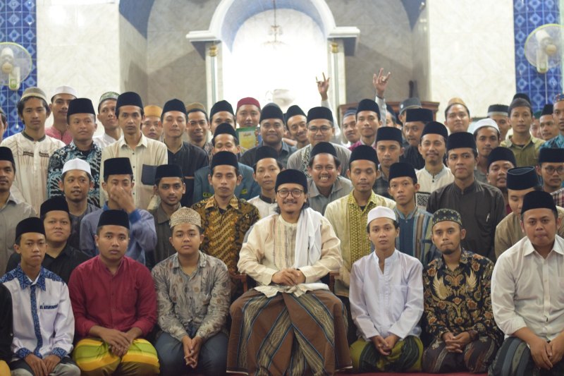 Perjumpaan Sederhana di Sajadah Keseharian