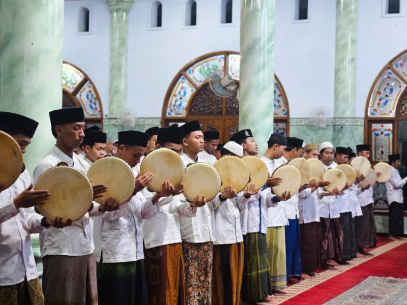 Menghadirkan Nuansa yang Lebih Meriah, Almaas Mengikutsertakan Delegasi Albanjari Setiap Komplek dalam Pembukaan Pekan Ta'dhim Maulid 1447 H
