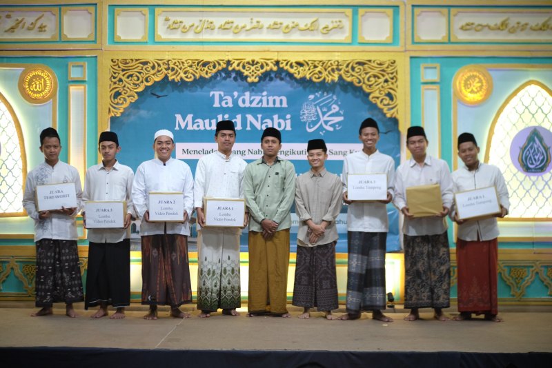 Ta’dhim Maulid Nabi Muhammad SAW: Meneladani Sang Nabi, Mengikuti Jejak Sang Kyai