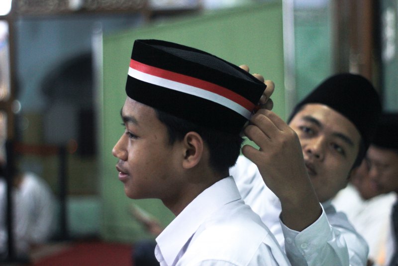 Memaknai Malam Kemerdekaan dengan Bersholawat, Dirgahayu Terasa Syahdu di Pondok Gading