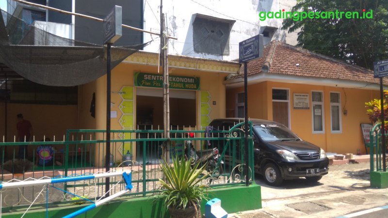 PP. Miftahul Huda Dirikan Sentra Ekonomi